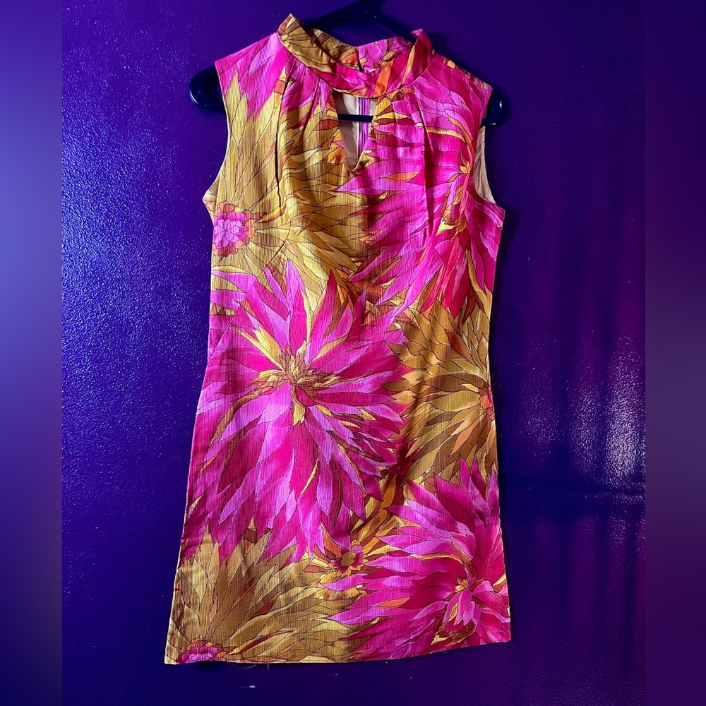 Vintage Psychedelic Chrysanthemum Shift Mini Dress